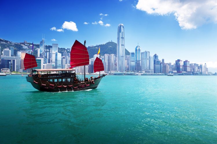 Klassisches Segelboot im Hafen von Hong Kong